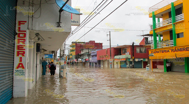 450 establecimientos comerciales afectados en Álamo, por la inundación del domingo anterior