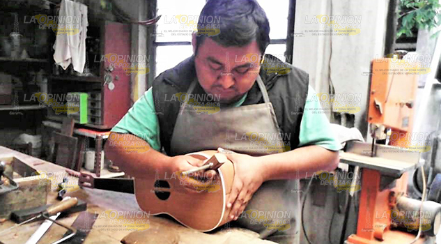 Reconocen trabajo de lauderos, en puerta, Festival del Huapango