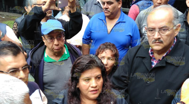 Taxistas protestaron en las oficinas de Transporte Público en Xalapa
