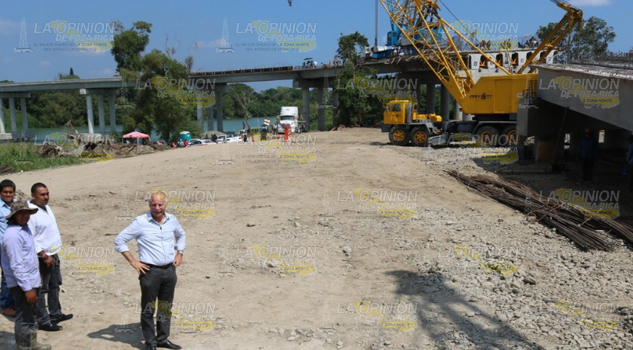 Alcalde realiza inspección de obras en Álamo