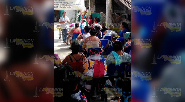Dan capacitación a todas las parteras en forma continua en el centro de salud de Coyutla