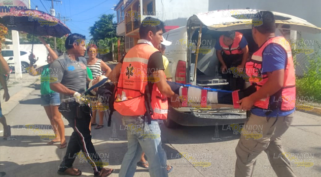 Se accidenta policía municipal, al dar vuelta volcó la cuatrimoto en la que circulaba