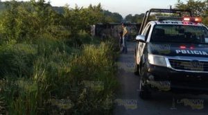 Dos lesionados en volcadura en Tempoal