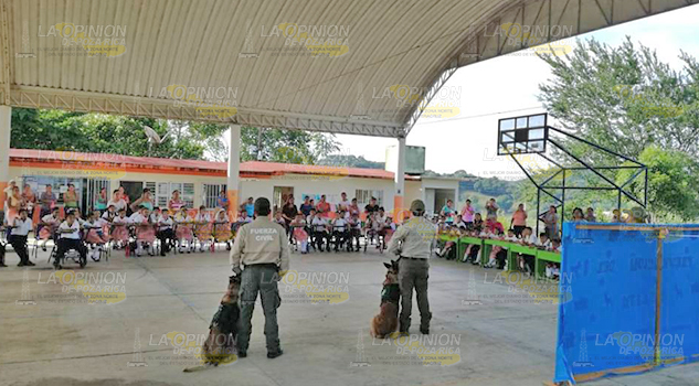 Previenen el delito entre estudiantes, los capacitan en diversos temas