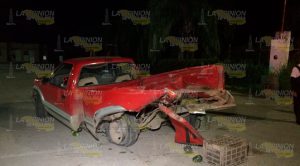 Obrero que manejaba a exceso de velocidad estuvo de matar a su familia en Tuxpan ¡A punto estuvo de matar a su familia!