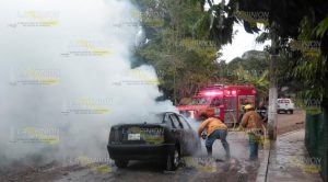 Automóvil se incendió y quedó reducido a chatarra Automóvil se incendió y quedo reducido a chatarra
