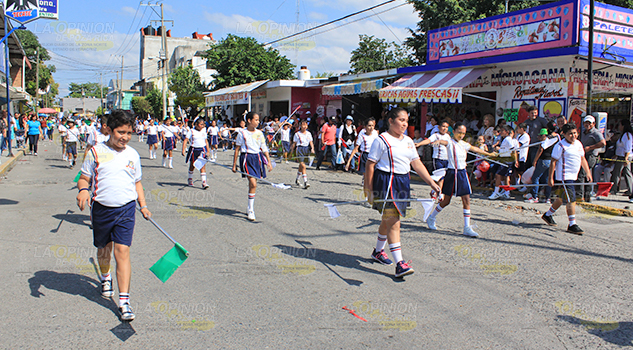 ¡Hoy es el desfile! Estará cerrado un carril del bulevar