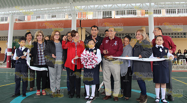 Construyen domos en par de escuelas Construyen domos en par de escuelas