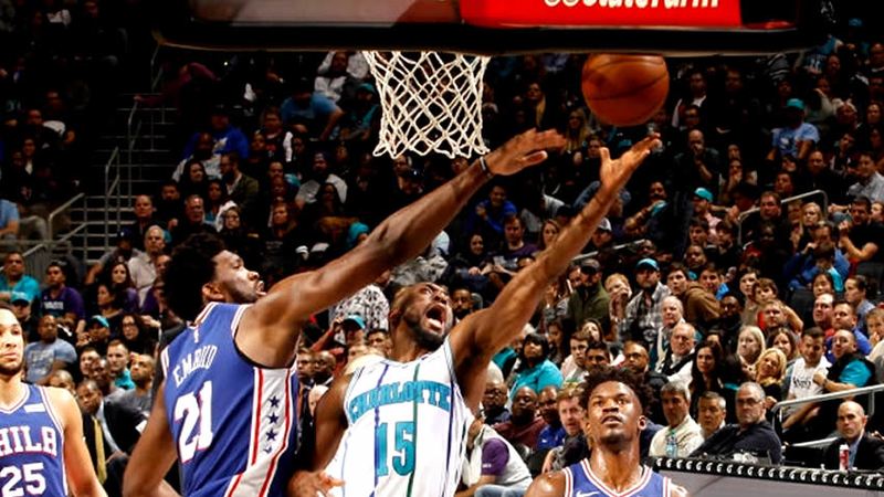 Pese a 60 puntos de Kemba Walker, los Sixers triunfan en Charlotte