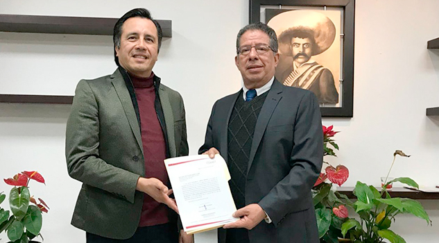 Entrega Cuitláhuac García solicitud al Congreso para rendir protesta el 1 de diciembre