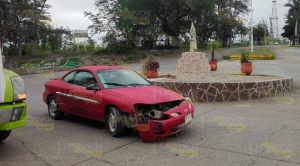Encontronazo en céntrico crucero de Cerro Azul Encontronazo en céntrico crucero de Cerro Azul