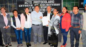 Entregan escrituras a la secundaria Jorge de Castro Cancio Entregan escrituras a la secundaria Jorge de Castro Cancio