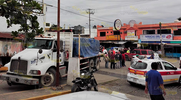 Exigen imponer horario para carga y descarga en Cerro Azul Exigen imponer horario para carga y descarga en Cerro Azul