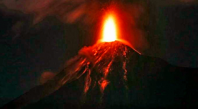 Guatemala: Evacúan comunidades tras erupción de volcán