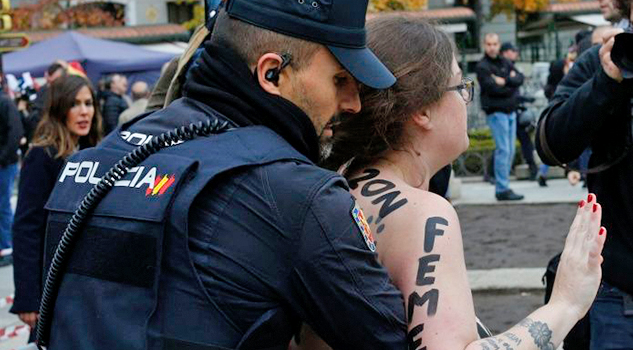 Activistas feministas interrumpen acto por Franco en Madrid