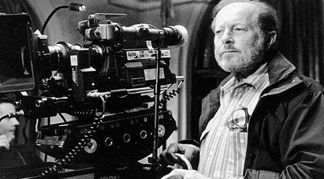 Muere Nicolas Roeg, el revolucionario cineasta que trabajó con David Bowie