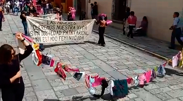 Marchan contra feminicidios en Oaxaca