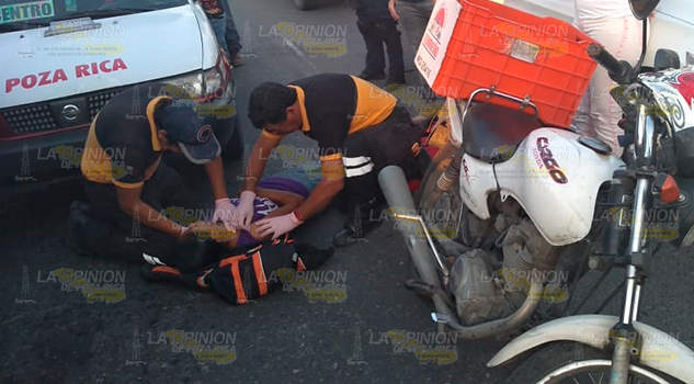 Motociclista atropella a vendedora de chicles Motociclista atropella a vendedora de chicles