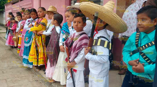 Coloridos desfiles de La Revolución