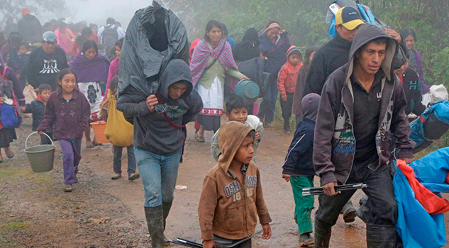 Una comunidad de casi 2 mil personas huye por la violencia en Chiapas