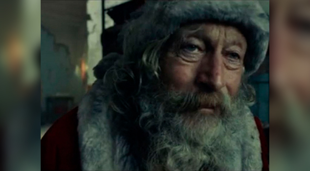 Difunden video de Santa Claus buscando a una niña en la guerra