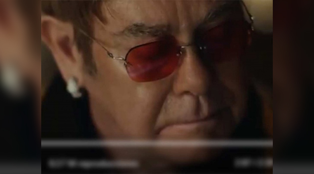 Elton John se viraliza en redes con este mensaje navideño