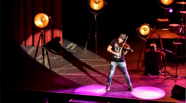 David Garrett enamora con su violín al público mexicano