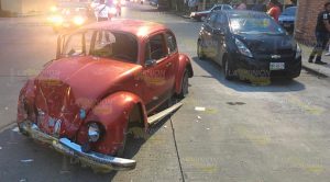 Taxista se pasa alto y provoca aparatoso accidente Taxista Provoca Aparatoso Accidente