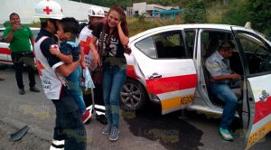 Taxista provocó carambola en la carretera Papantla - Poza Rica Taxista provocó carambola en la carretera Papantla - Poza Rica