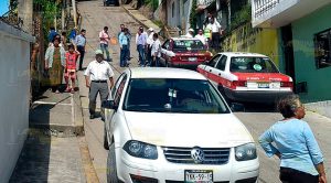 Taxistas y tránsito ponen en peligro a familias en Papantla Taxistas y tránsito ponen en peligro a familias en Papantla