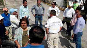 Taxistas y tránsito ponen en peligro a familias en Papantla Taxistas y tránsito ponen en peligro a familias en Papantla