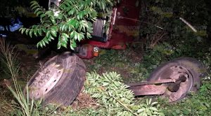 Vuelva torton sobre la carretera Pachuca - Tuxpan Vuelva torton sobre la carretera Pachuca - Tuxpan
