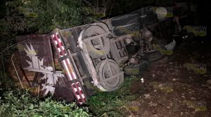 Vuelva torton sobre la carretera Pachuca - Tuxpan Vuelva torton sobre la carretera Pachuca - Tuxpan