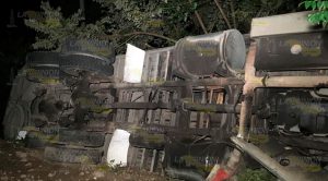 Vuelva torton sobre la carretera Pachuca - Tuxpan Vuelva torton sobre la carretera Pachuca - Tuxpan