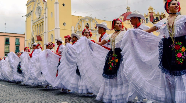 Rompen récord bailando “La Bamba” en Veracruz