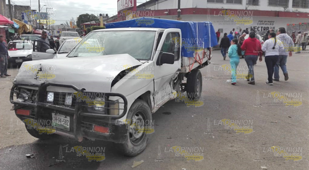 Carambola: camión impacta ocho vehículos; 7 lesionados