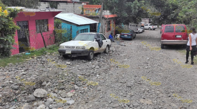 Colonias con calles intransitables difícil acceso, señalan taxistas
