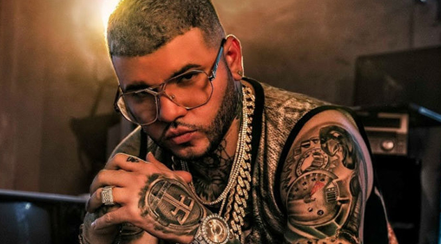 El reggaetonero Farruko, deberá seguir con grillete de seguridad