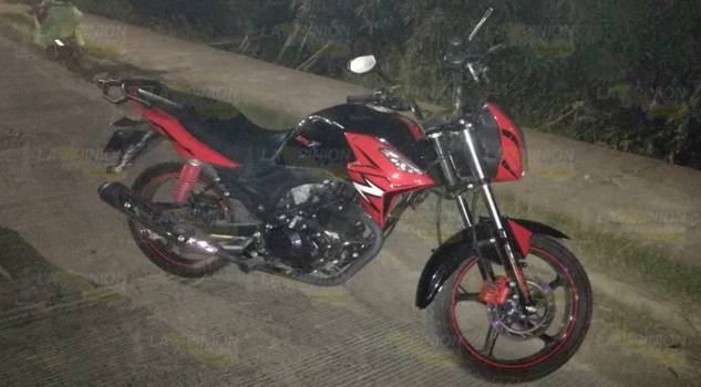 Motociclista lesionado al derrapar frente a la central de autobuses en Tuxpan