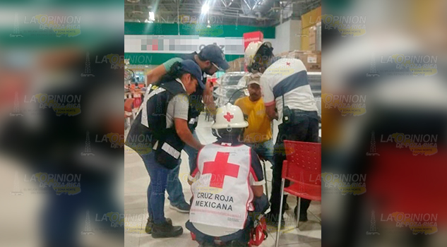 Fallace en instalaciones de la Cruz Roja luego de desvanecerse en tienda