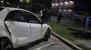 Impacto entre dos vehículos deja cuantiosos daños materiales