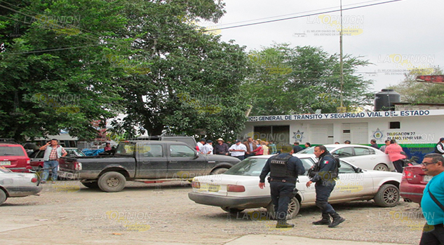 Toman ex-delegación de tránsito Estatal em Álamo