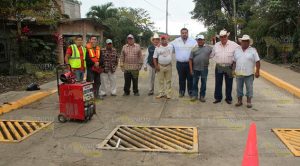Alcalde de Espinal supervisa detalles de pavimentación de Melchor Ocampo Alcalde de Espinal supervisa detalles de pavimentación de Melchor Ocampo