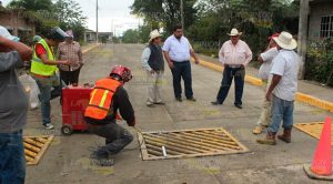 Alcalde de Espinal supervisa detalles de pavimentación de Melchor Ocampo Alcalde de Espinal supervisa detalles de pavimentación de Melchor Ocampo