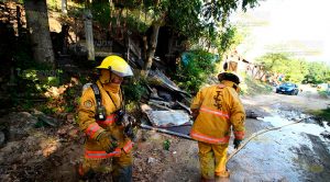 Arde vivienda en la colonia Insurgentes de Poza Rica Arde vivienda en la colonia Insurgentes de Poza Rica