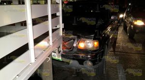 Camionetas colisionan por no guardar su distancia Camionetas colisionan por no guardar su distancia