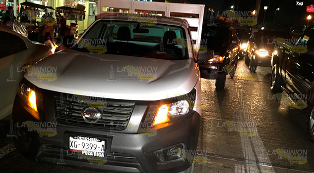 Camionetas colisionan por no guardar su distancia Camionetas colisionan por no guardar su distancia