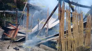 Casa consumida por el fuego en Papantla Casa consumida por el fuego en Papantla