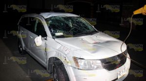 Choca, vuelca y se da a la fuga Choca, vuelca y se da a la fuga