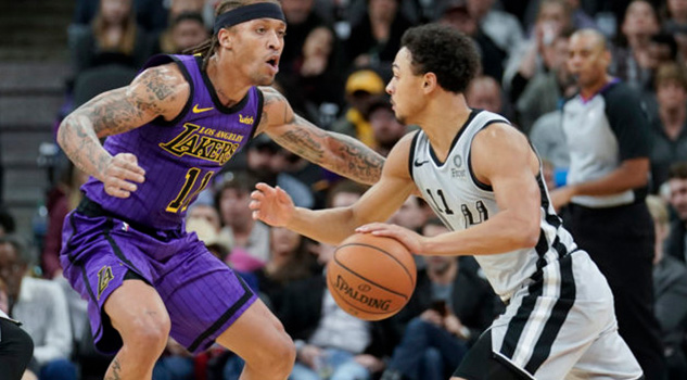 Con doble-doble de Forbes, los Spurs aplastan a Suns Con doble-doble de Forbes, los Spurs aplastan a Suns